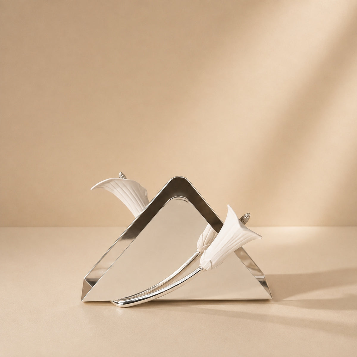 Calla Lily Triangle Napkin Holder – Silver | JH6T2778